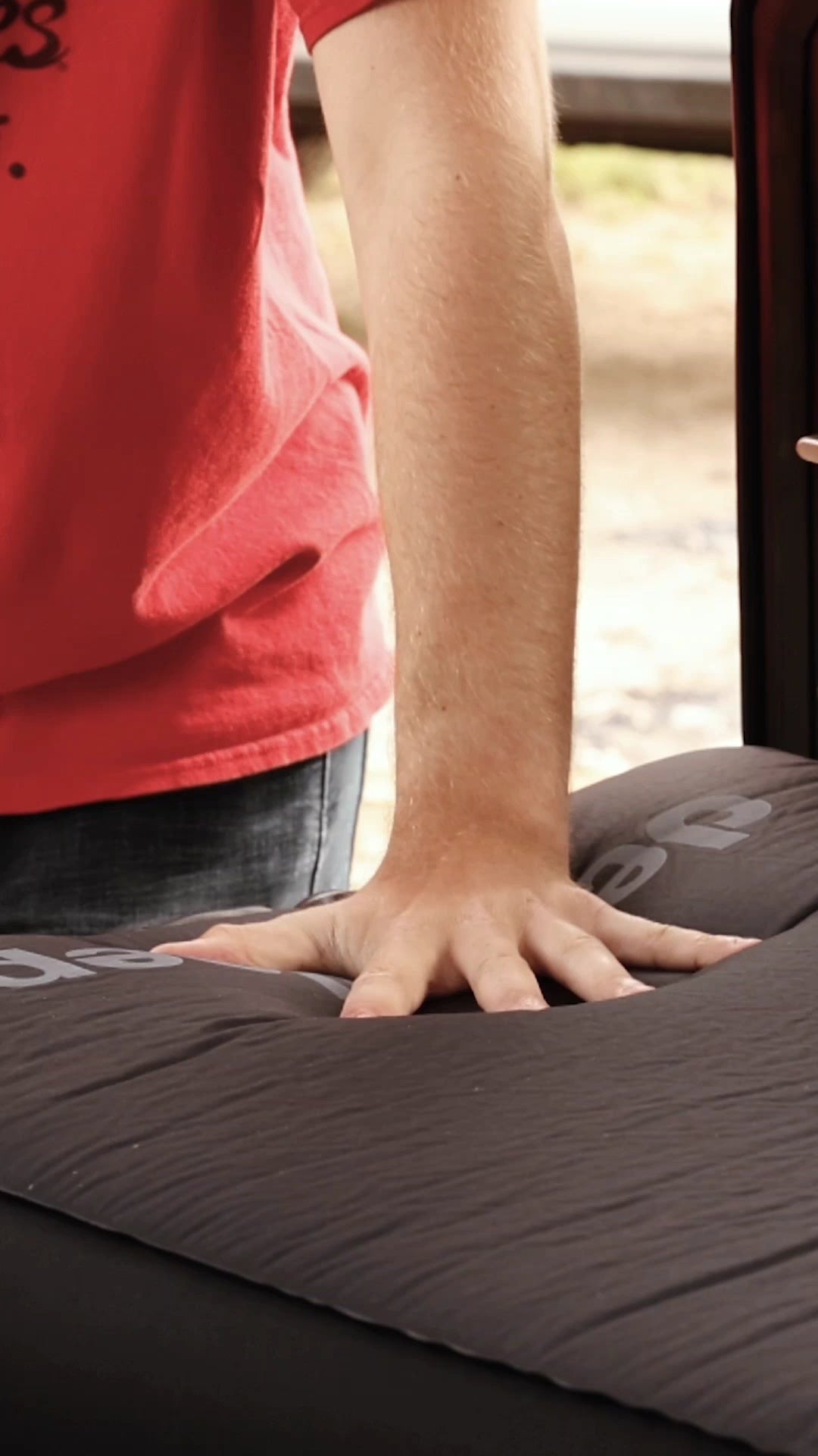 Self inflating online ground mat